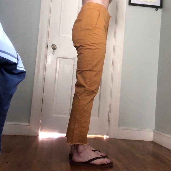 NWOT gap kahkis size 4 - Picture 4 of 6